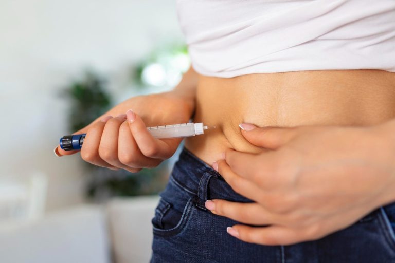 diabetic patient using insulin injection