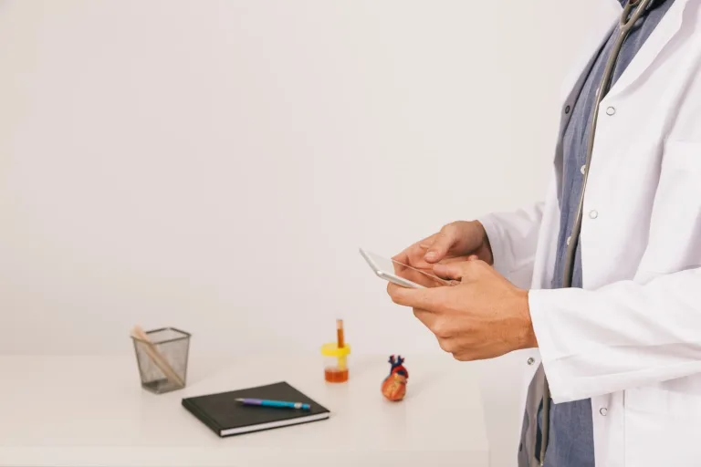 FDA Gives Green Light to Eyenovia’s Pupil-Dilating Spray