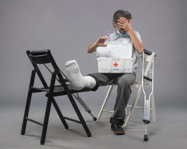 Microscopic “super bots” repair neural wound model