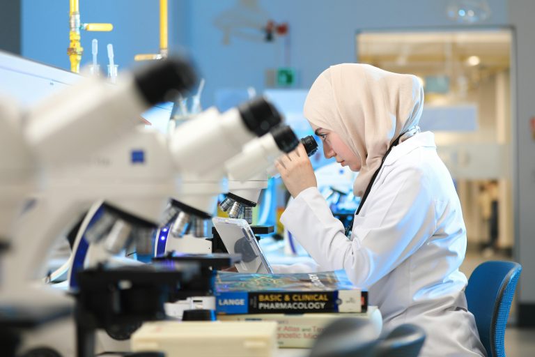 How to Implement AI in Pharmaceutical R&D?